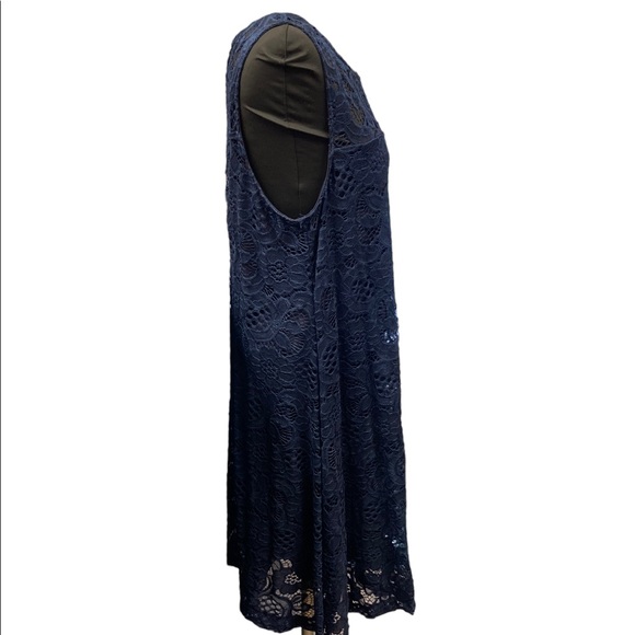 Signature Lace Dress - Picture 3 of 6